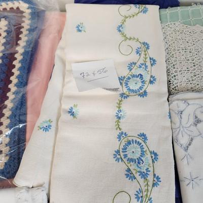 Large lot of Linens Table Covers, Place mats , White House Fabric Twin Flat sheets