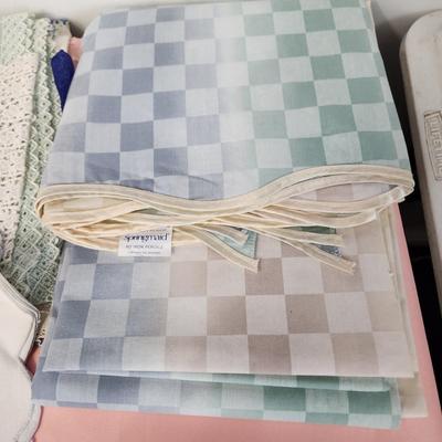 Large lot of Linens Table Covers, Place mats , White House Fabric Twin Flat sheets