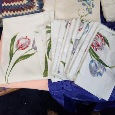 Large lot of Linens Table Covers, Place mats , White House Fabric Twin Flat sheets