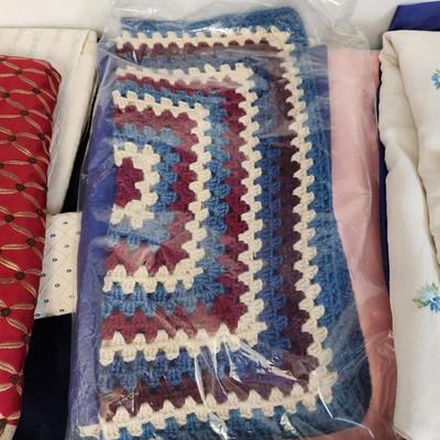 Large lot of Linens Table Covers, Place mats , White House Fabric Twin Flat sheets