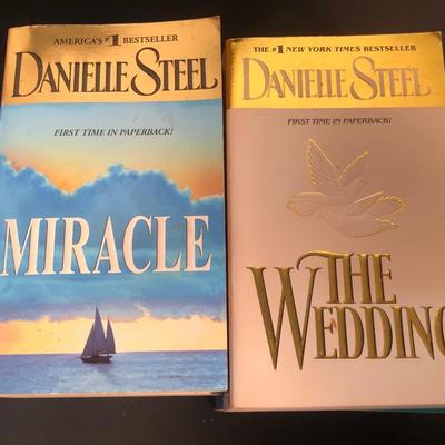 LOT 5L: Danielle Steel Novel Collection
