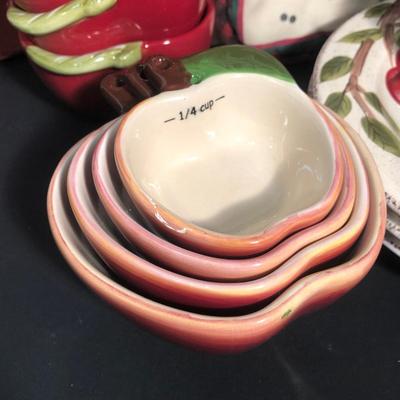LOT 11L: Apple Themed Kitchen Collection - Placemats, Lazy Susan, Plates, Bowls, Measuring Cups & More