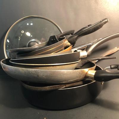 LOT 29K: Kitchen Pans - T-Fal, Thomas, Mirro & Calphalon