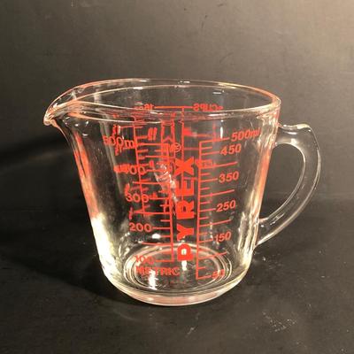 LOT 32L: Measuring Cups (Mostly Glass) - Anchor Hocking, Pampered Chef & Pyrex