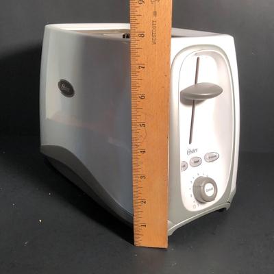 LOT 35K: Small Kitchen Appliances - Hamilton Beach Blender Model 5540, Oster Toaster Model 6331-000 & Braun MultiQuick Hand Blender