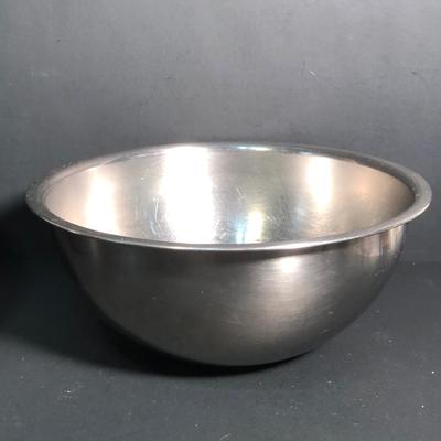 LOT 40K: Baking Collection - Stainless Mixing Bowls, Hamilton Beach Electric Mixer Model 2326, Cookie Cutters, Heart Shaped Measuring...