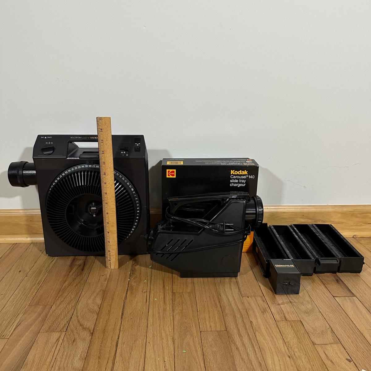 LOT 100F Kodak Carousel 4200 Projector w/ 2 Slide Carousels, Projector
