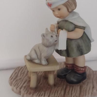 Goebel 'Tender Loving Care' Porcelain Figurine- Approx 4
