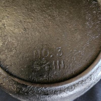 Assorted Cast Iron and an Aluminum Grill Skillet (K-DW)