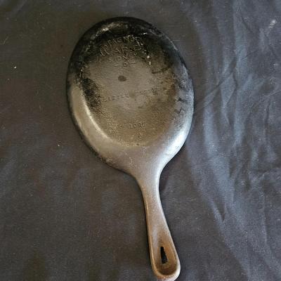 Assorted Cast Iron and an Aluminum Grill Skillet (K-DW)