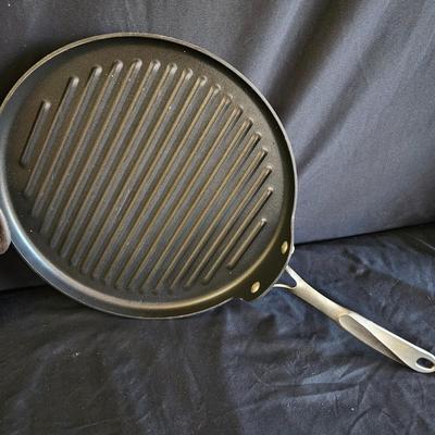 Assorted Cast Iron and an Aluminum Grill Skillet (K-DW)