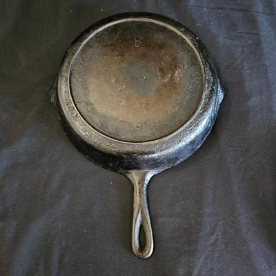 Assorted Cast Iron and an Aluminum Grill Skillet (K-DW)