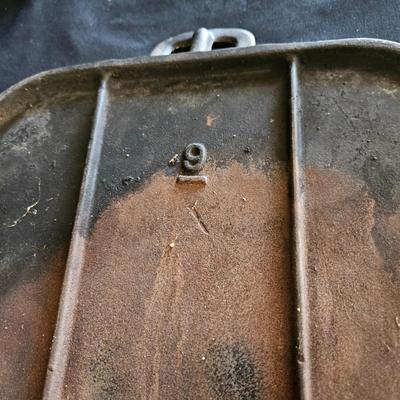 Assorted Cast Iron and an Aluminum Grill Skillet (K-DW)