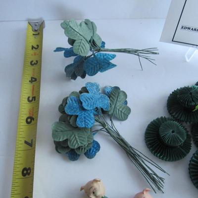 Vintage St Patrick's Day Collectibles, Tie Ons and Honeycomb Hats