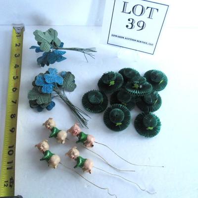 Vintage St Patrick's Day Collectibles, Tie Ons and Honeycomb Hats