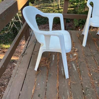 Four Sturdy White Plastic Chairs (D-RG)