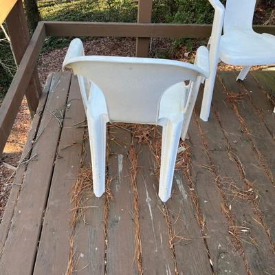 Four Sturdy White Plastic Chairs (D-RG)