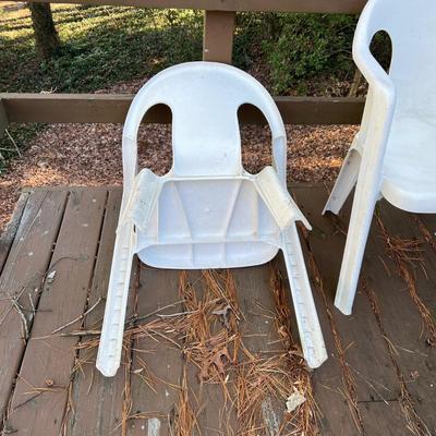 Four Sturdy White Plastic Chairs (D-RG)