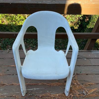 Four Sturdy White Plastic Chairs (D-RG)
