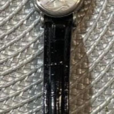 Vintage Ladies Dated 1945 US Silver Mercury Dime (Lady Liberty) Quartz Wristwatch in Good Preowned Condition. (Running).