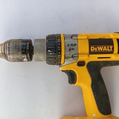 Dewalt cordless drill DC988 18 Volt with battery and bit accessories