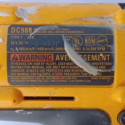 Dewalt cordless drill DC988 18 Volt with battery and bit accessories
