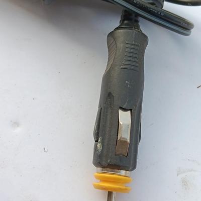 Dewalt 18-Volt battery with 18-volt vehicle charger