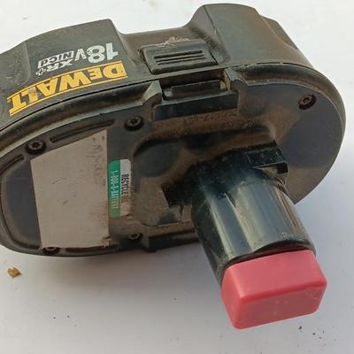 Dewalt 18-Volt battery with 18-volt vehicle charger