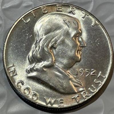 1952-P BRILLIANT UNCIRCULATED CONDITION FRANKLIN SILVER HALF DOLLAR AS PICTURED.