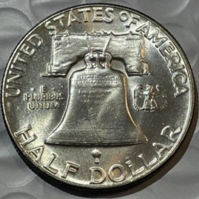 1952-P BRILLIANT UNCIRCULATED CONDITION FRANKLIN SILVER HALF DOLLAR AS PICTURED.