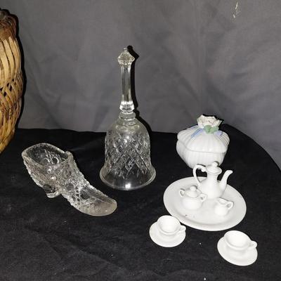 CRYSTAL SHOE, BELL AND CERAMIC MINITURE TEA SET & TRINKET BOX