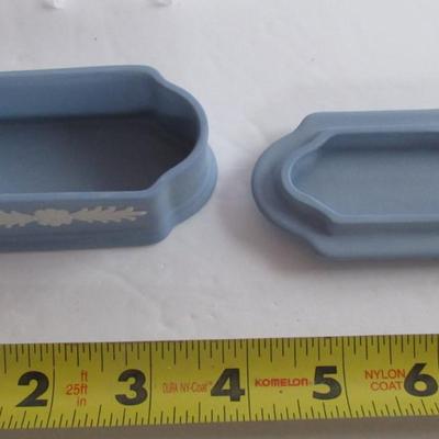Vintage Small Wedgewood Dresser Box