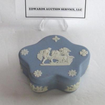 Lot 59: Wedgewood Dresser Trinket Box