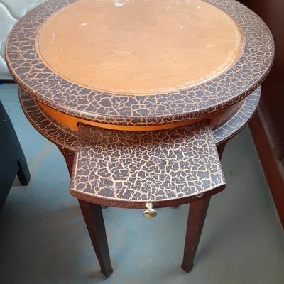 Accent Table with Pull Out Tray