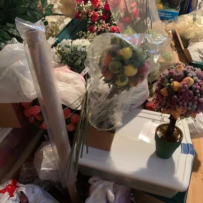 HUGE Artificial Flower Arrangements Lot