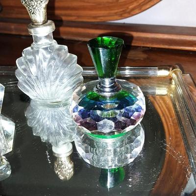 BEAUTIFUL CRYSTAL PURFUME BOTTLES AND MIRRORED VANITY TRAY