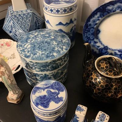 Large Pottery Lot Asian Flow Blue +++