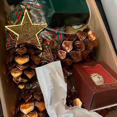 1960s - Present Authentic White House Used Christmas Decorations & Vintage News Clippings Lot