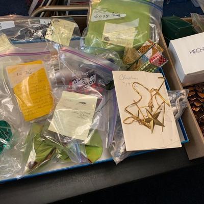 1960s - Present Authentic White House Used Christmas Decorations & Vintage News Clippings Lot