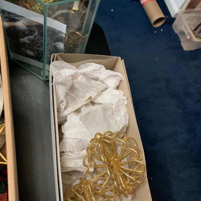 1960s - Present Authentic White House Used Christmas Decorations & Vintage News Clippings Lot