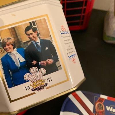 Collectibles Tins - Royal Family Great Britian