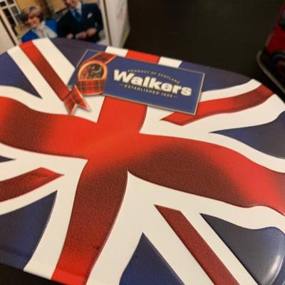 Collectibles Tins - Royal Family Great Britian