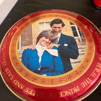 Collectibles Tins - Royal Family Great Britian