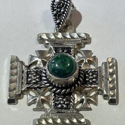 Vintage .900 Silver Maltese Crusader Cross Pendant w/Malachite Cabochon Stone in VG Preowned Condition.