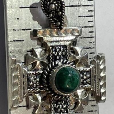 Vintage .900 Silver Maltese Crusader Cross Pendant w/Malachite Cabochon Stone in VG Preowned Condition.