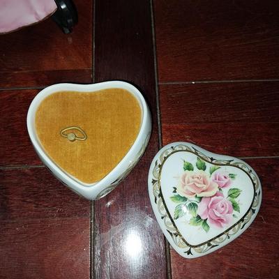 LOVELY PORCELAIN PLATES AND CANDLE