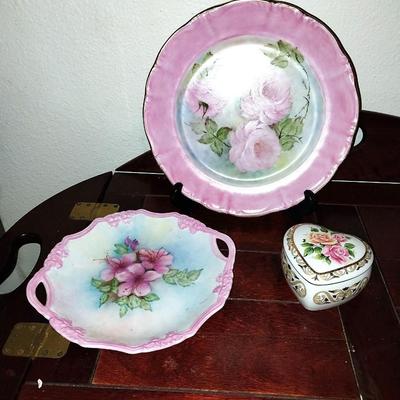 LOVELY PORCELAIN PLATES AND CANDLE