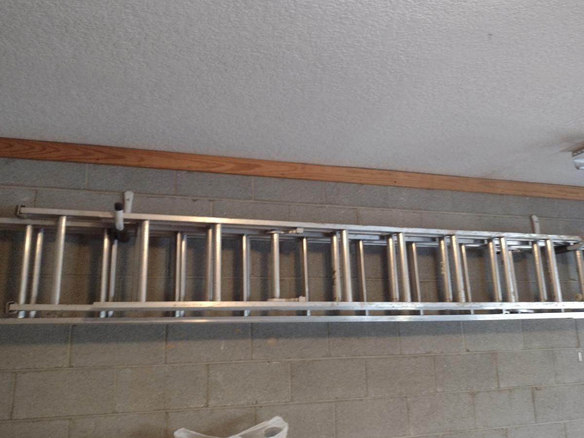 Keller Aluminum Extension Ladder 225 Lb Capacity 24 Feet Long Model