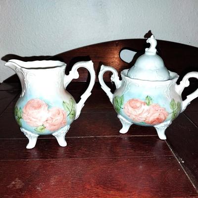 FLOWERY VINTAGE PIECES