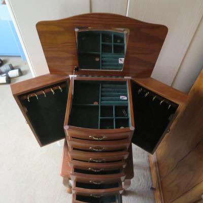 Thomas Pacconi JEWELRY CHEST Oak Wood Green Velvet Lining